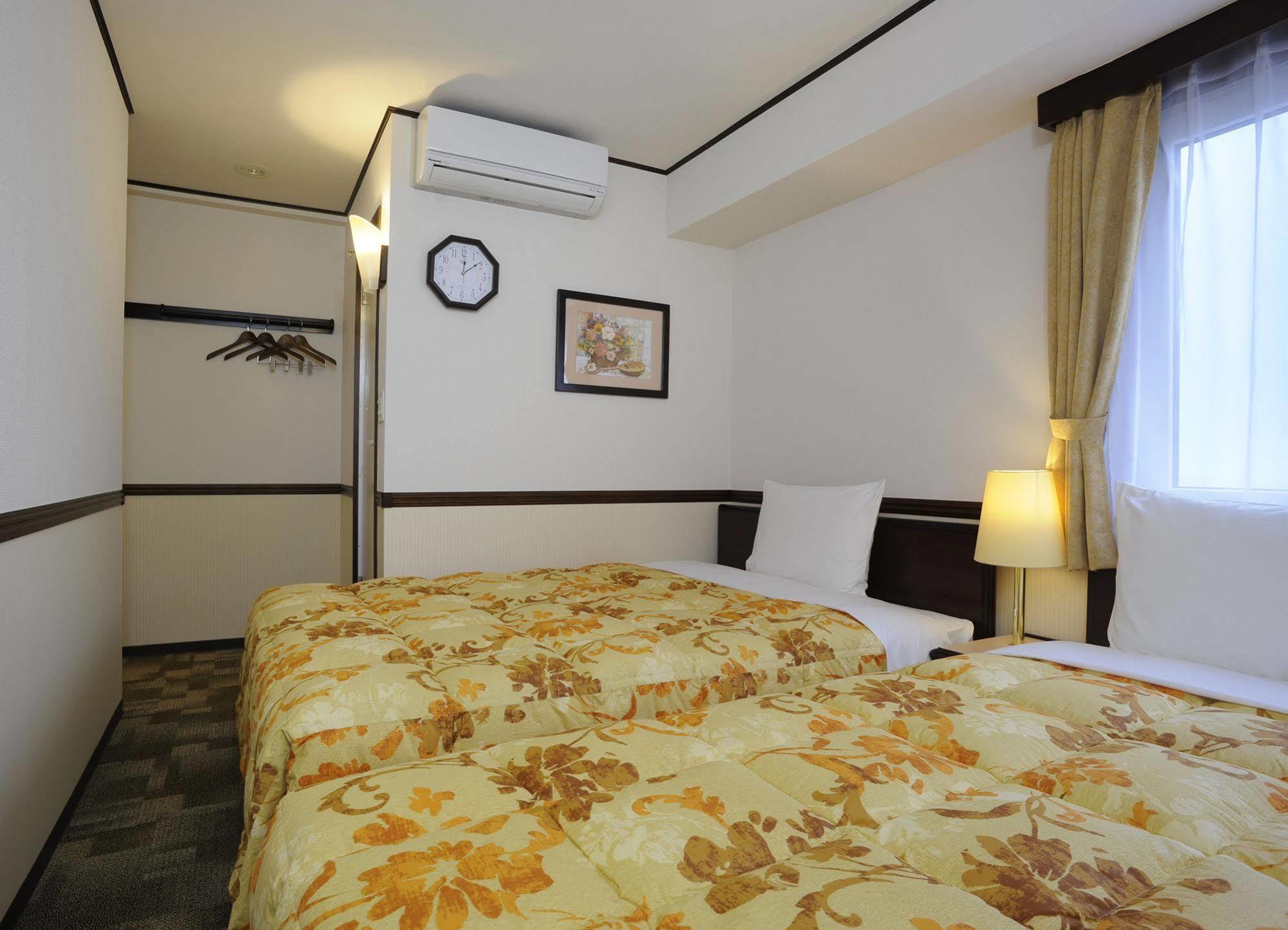 Toyoko Inn Sendai Nishi-Guchi Hirose-Dori Екстериор снимка
