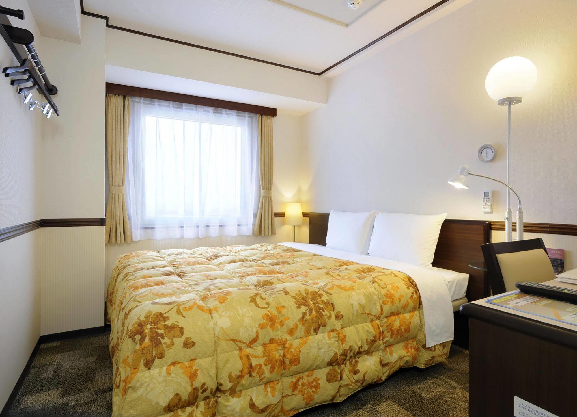 Toyoko Inn Sendai Nishi-Guchi Hirose-Dori Екстериор снимка